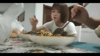 完整高清看简见去32岁女同事家吃饭从吃饭到干逼